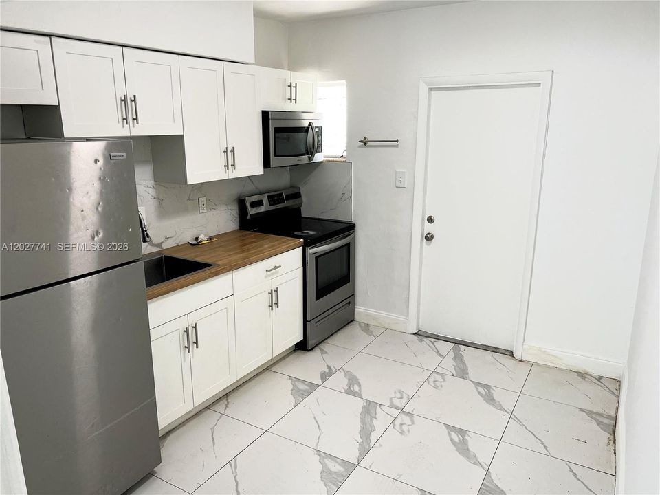For Sale: $520,000 (4 beds, 2 baths, 1888 Square Feet)