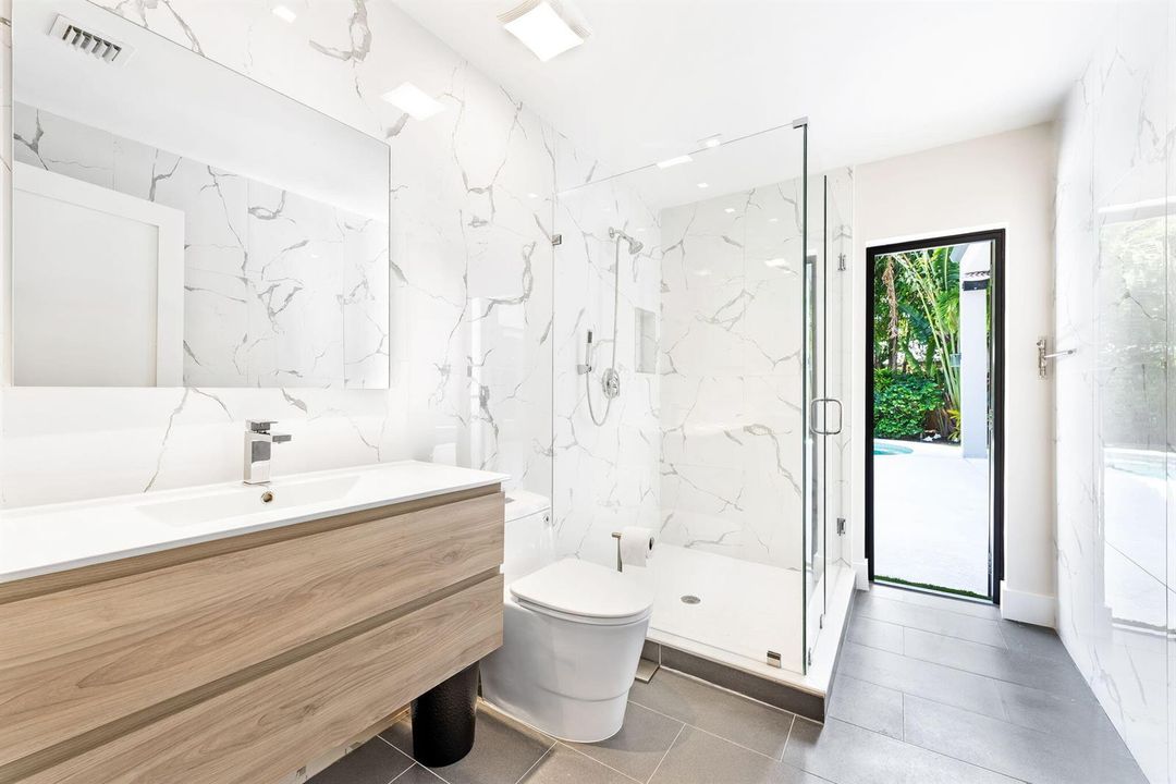 Full Cabana Bathroom