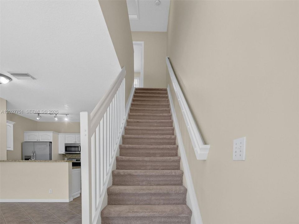For Rent: $2,750 (2 beds, 1 baths, 979 Square Feet)
