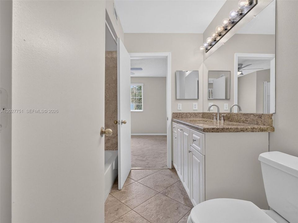 For Rent: $2,750 (2 beds, 1 baths, 979 Square Feet)