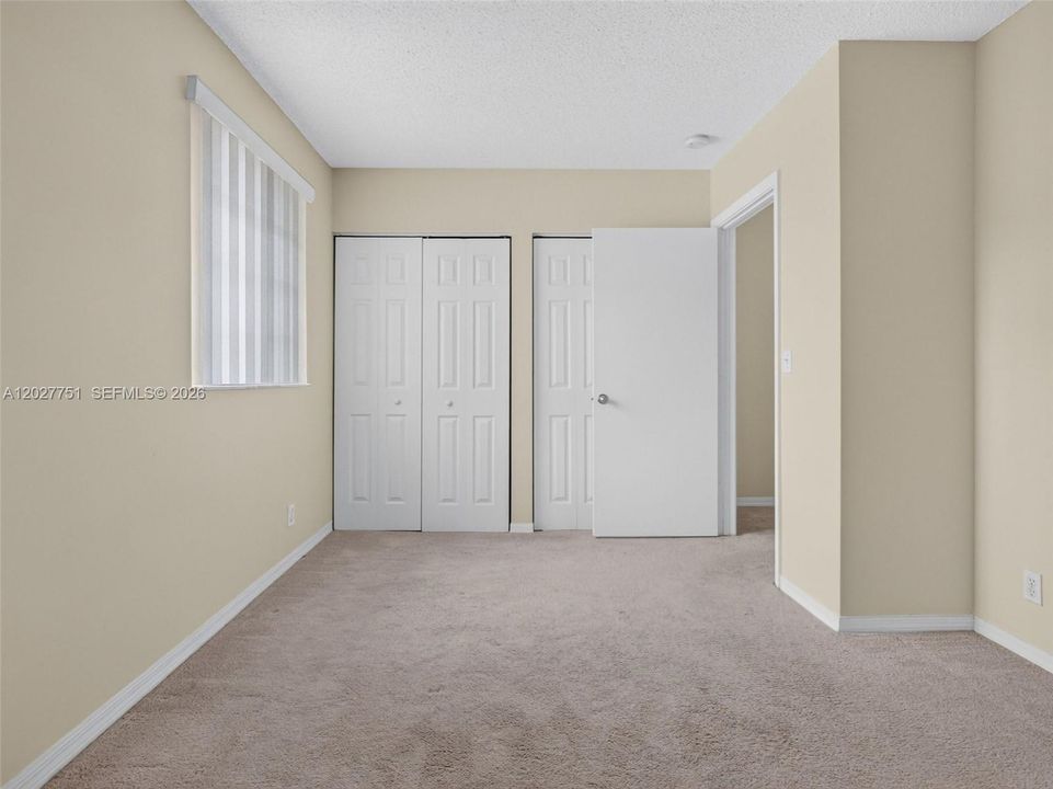 For Rent: $2,750 (2 beds, 1 baths, 979 Square Feet)