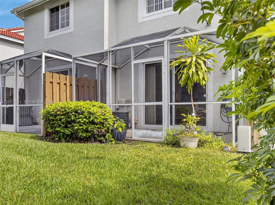 For Rent: $2,750 (2 beds, 1 baths, 979 Square Feet)