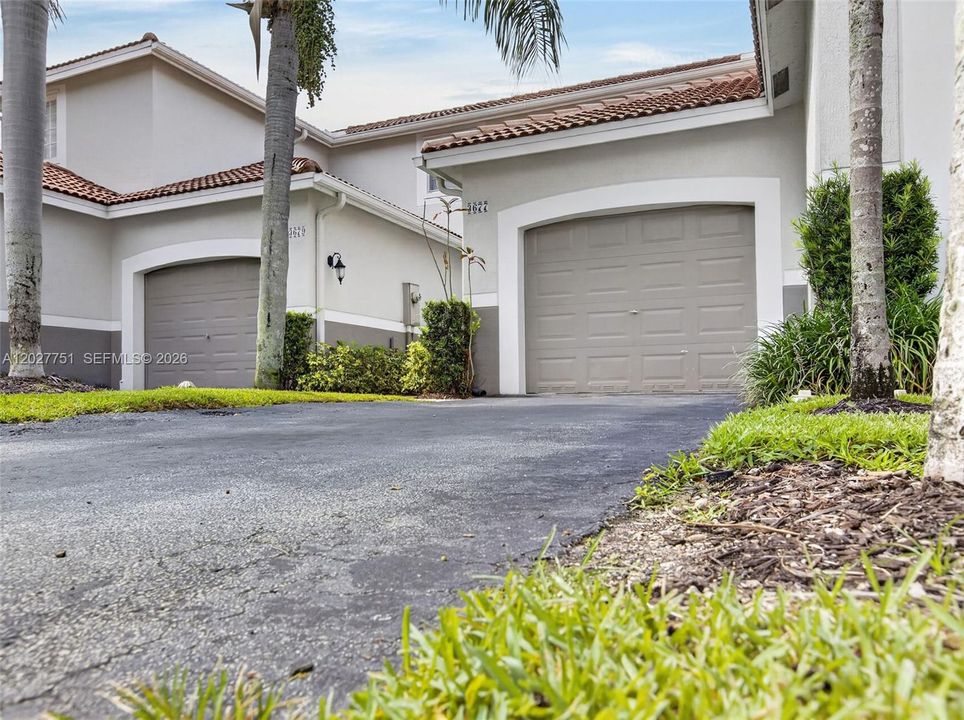 For Rent: $2,750 (2 beds, 1 baths, 979 Square Feet)