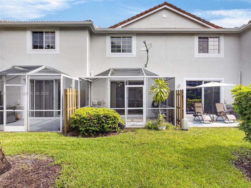 For Rent: $2,750 (2 beds, 1 baths, 979 Square Feet)