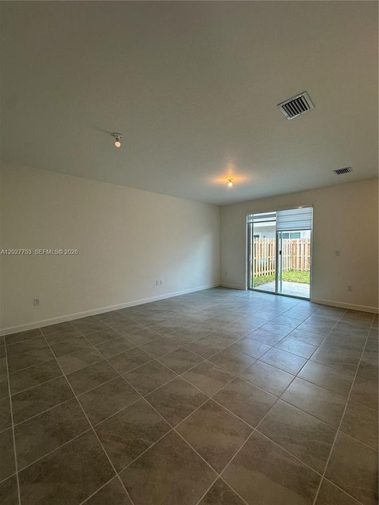For Rent: $2,900 (3 beds, 2 baths, 1642 Square Feet)