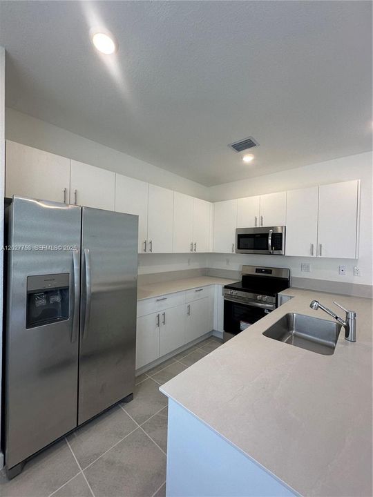 For Rent: $2,900 (3 beds, 2 baths, 1642 Square Feet)