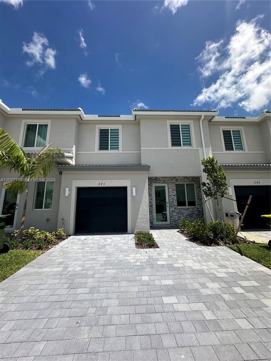For Rent: $2,900 (3 beds, 2 baths, 1642 Square Feet)