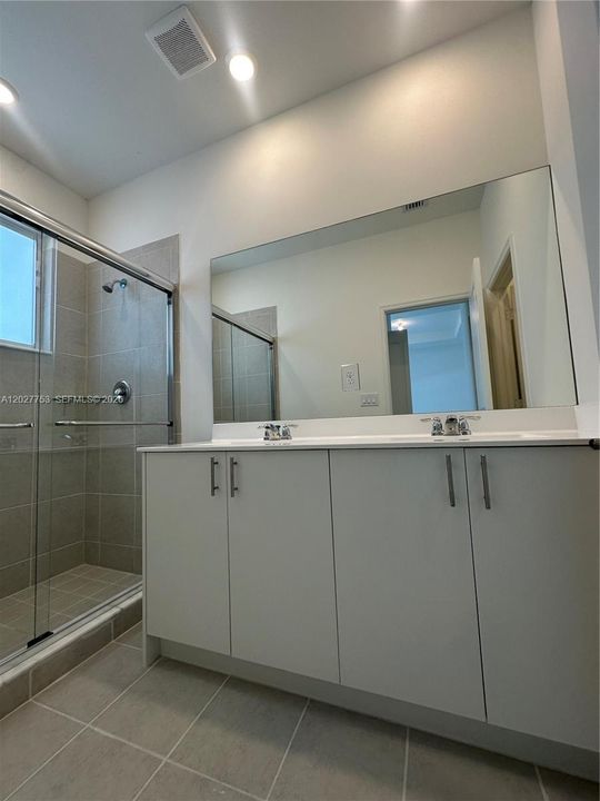 For Rent: $2,900 (3 beds, 2 baths, 1642 Square Feet)