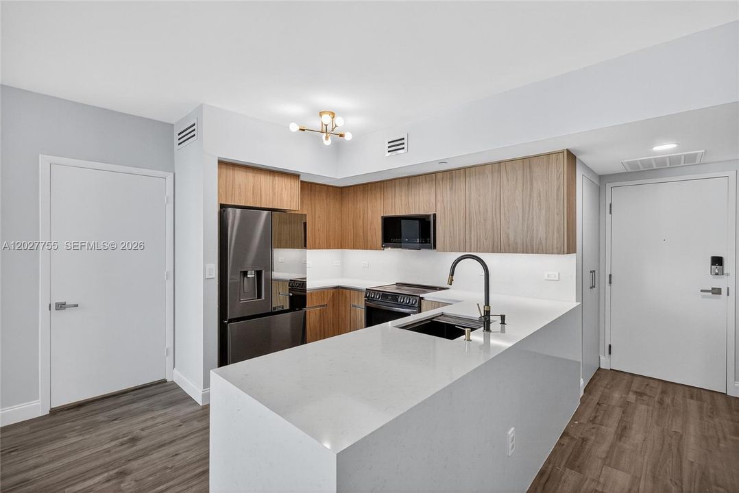 В аренду: $4,000 (2 спален, 2 ванн, 1030 Квадратных фут)