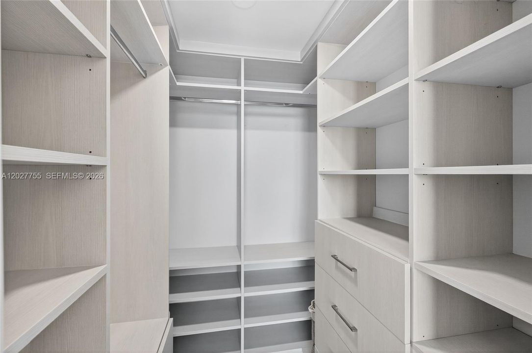 В аренду: $4,000 (2 спален, 2 ванн, 1030 Квадратных фут)