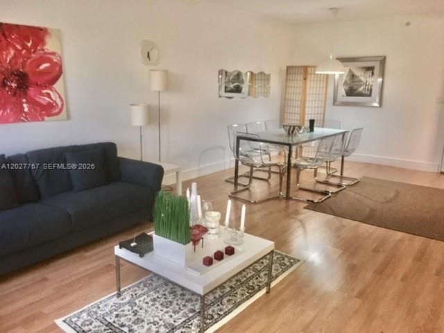 В аренду: $4,690 (2 спален, 2 ванн, 1056 Квадратных фут)