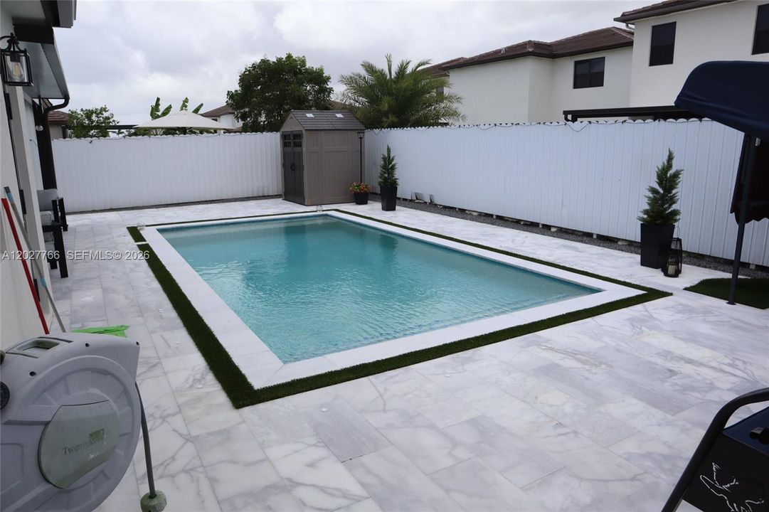 For Sale: $695,000 (4 beds, 3 baths, 1904 Square Feet)