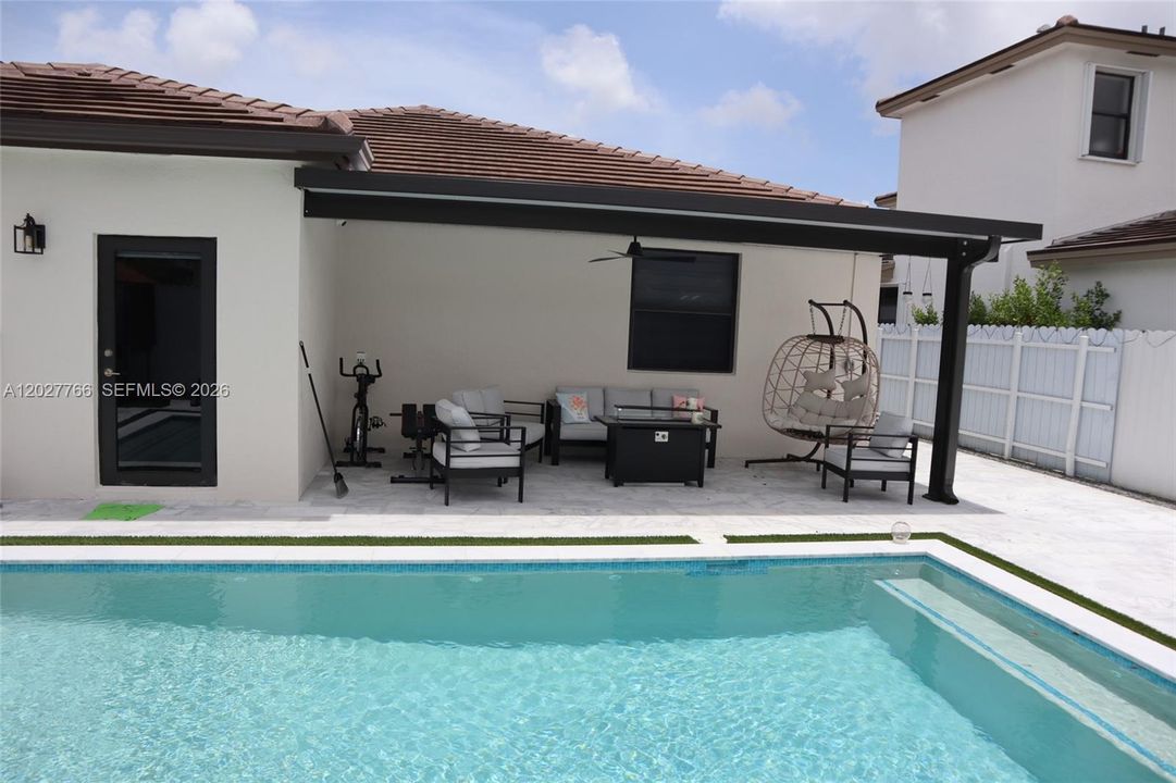 For Sale: $695,000 (4 beds, 3 baths, 1904 Square Feet)
