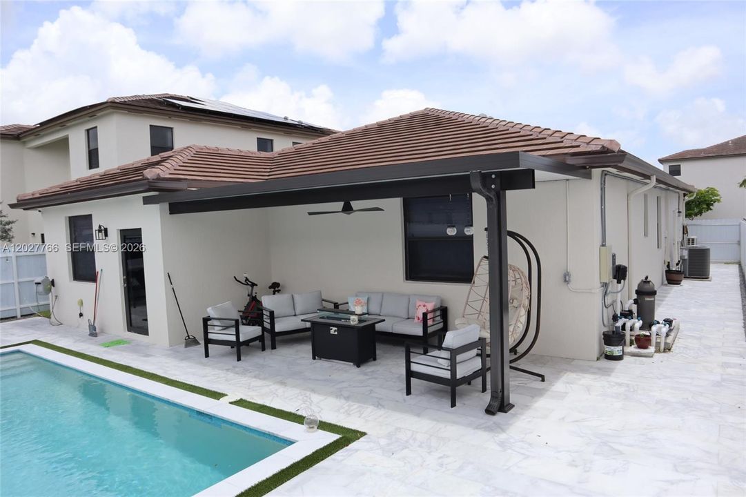 For Sale: $695,000 (4 beds, 3 baths, 1904 Square Feet)