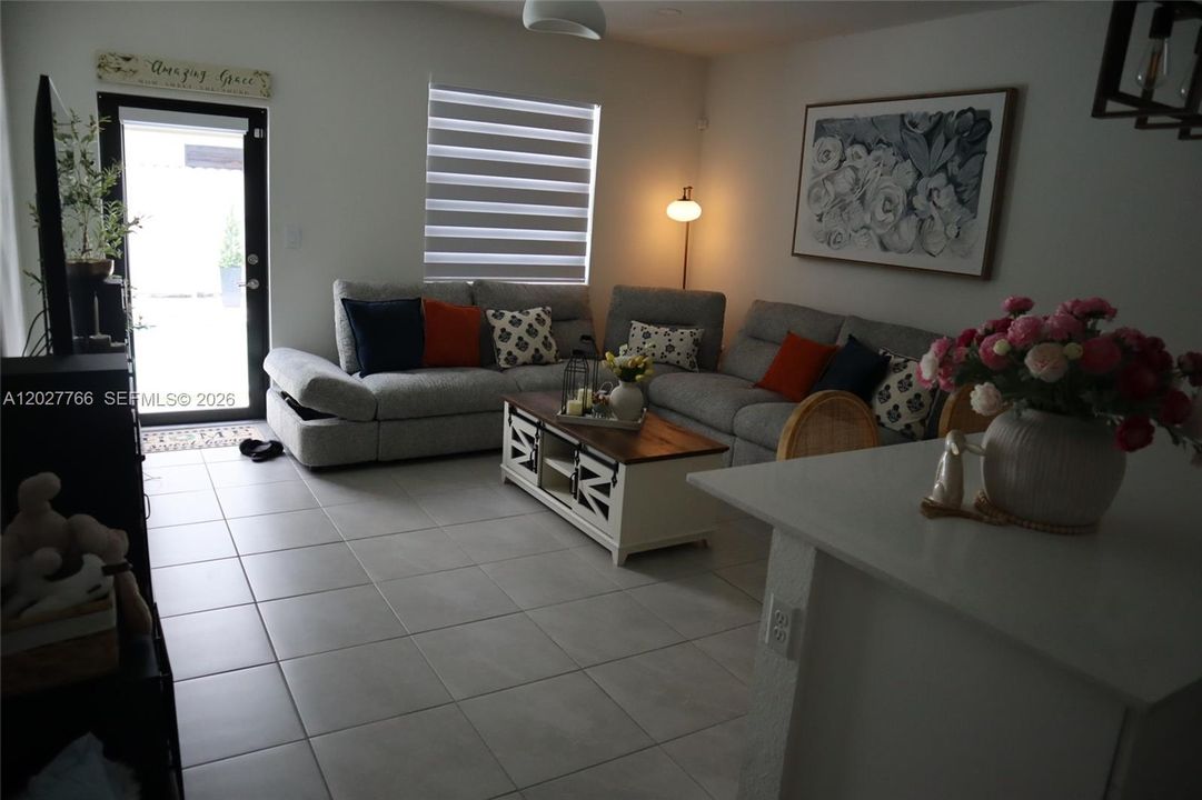 For Sale: $695,000 (4 beds, 3 baths, 1904 Square Feet)