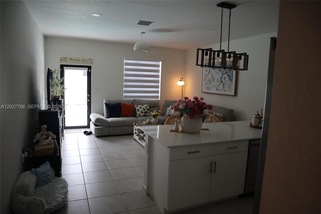 For Sale: $695,000 (4 beds, 3 baths, 1904 Square Feet)