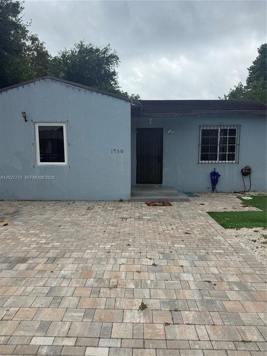 For Sale: $580,000 (2 beds, 1 baths, 1185 Square Feet)