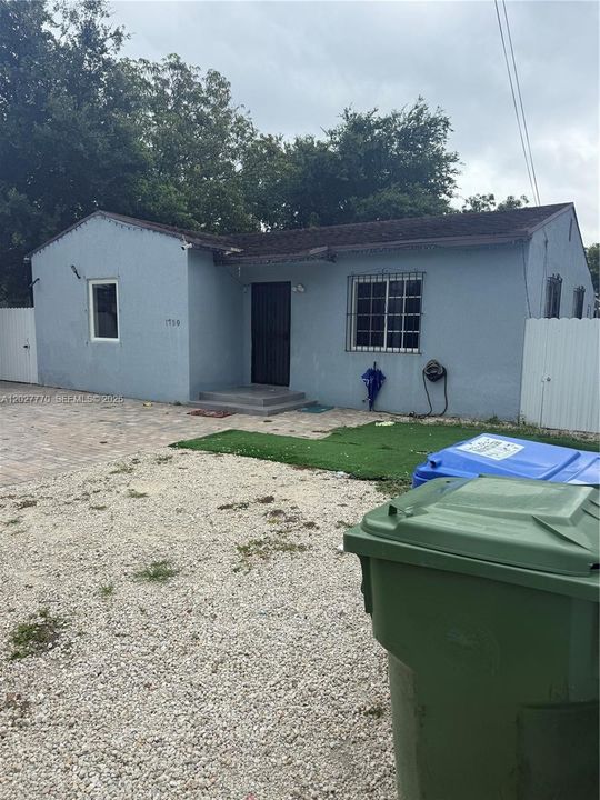 For Sale: $580,000 (2 beds, 1 baths, 1185 Square Feet)
