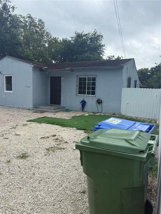 For Sale: $580,000 (2 beds, 1 baths, 1185 Square Feet)