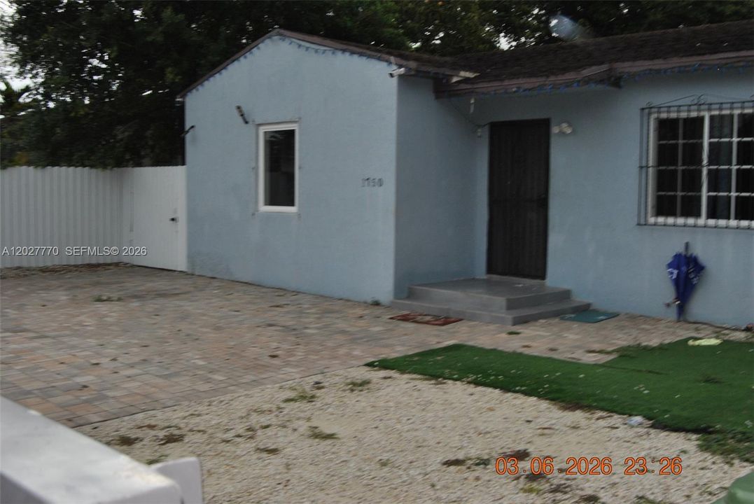 For Sale: $580,000 (2 beds, 1 baths, 1185 Square Feet)