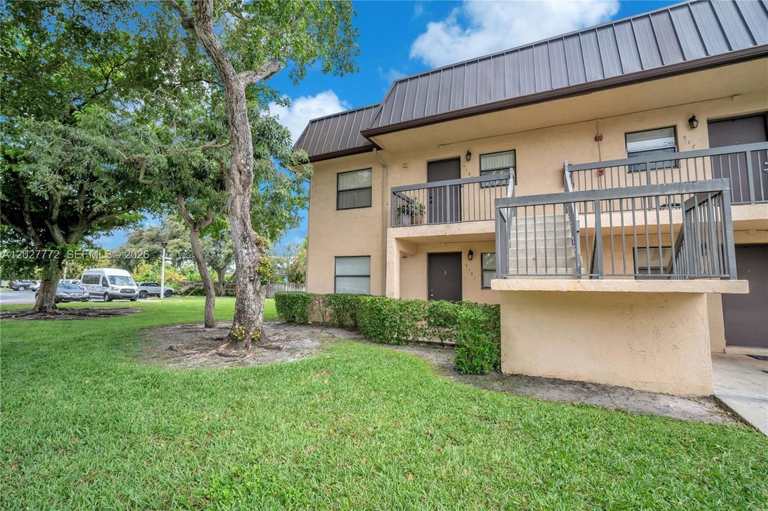 Activo con contrato: $255,000 (2 camas, 2 baños, 787 Pies cuadrados)