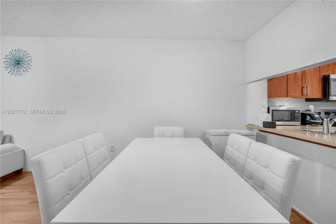 Activo con contrato: $255,000 (2 camas, 2 baños, 787 Pies cuadrados)