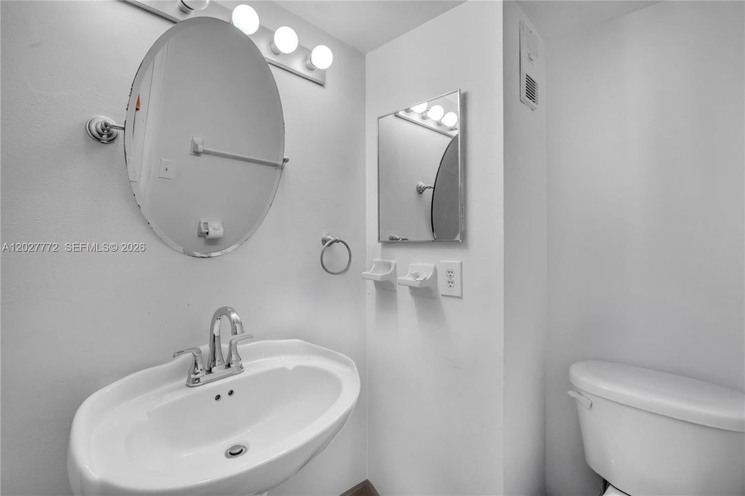 Activo con contrato: $255,000 (2 camas, 2 baños, 787 Pies cuadrados)