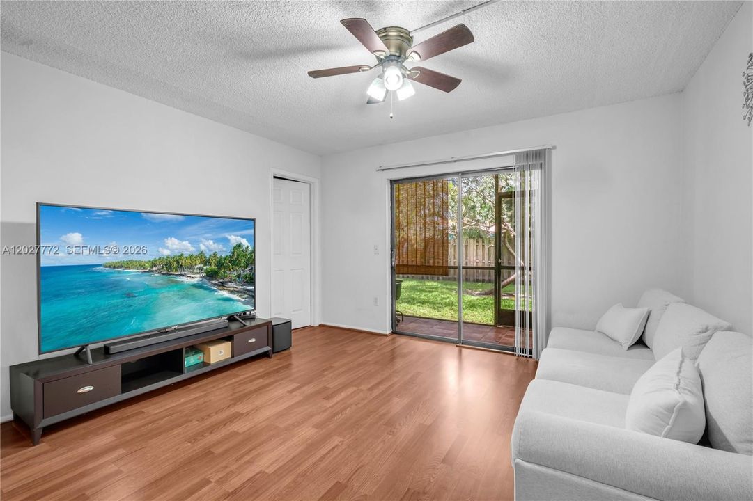 Activo con contrato: $255,000 (2 camas, 2 baños, 787 Pies cuadrados)