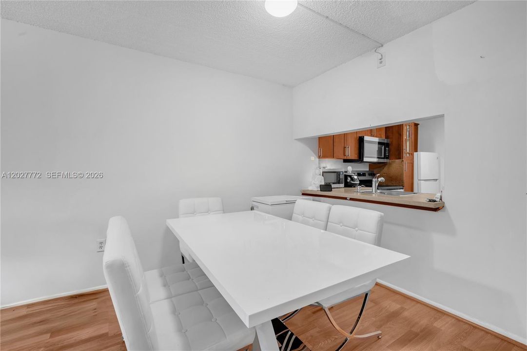 Activo con contrato: $255,000 (2 camas, 2 baños, 787 Pies cuadrados)