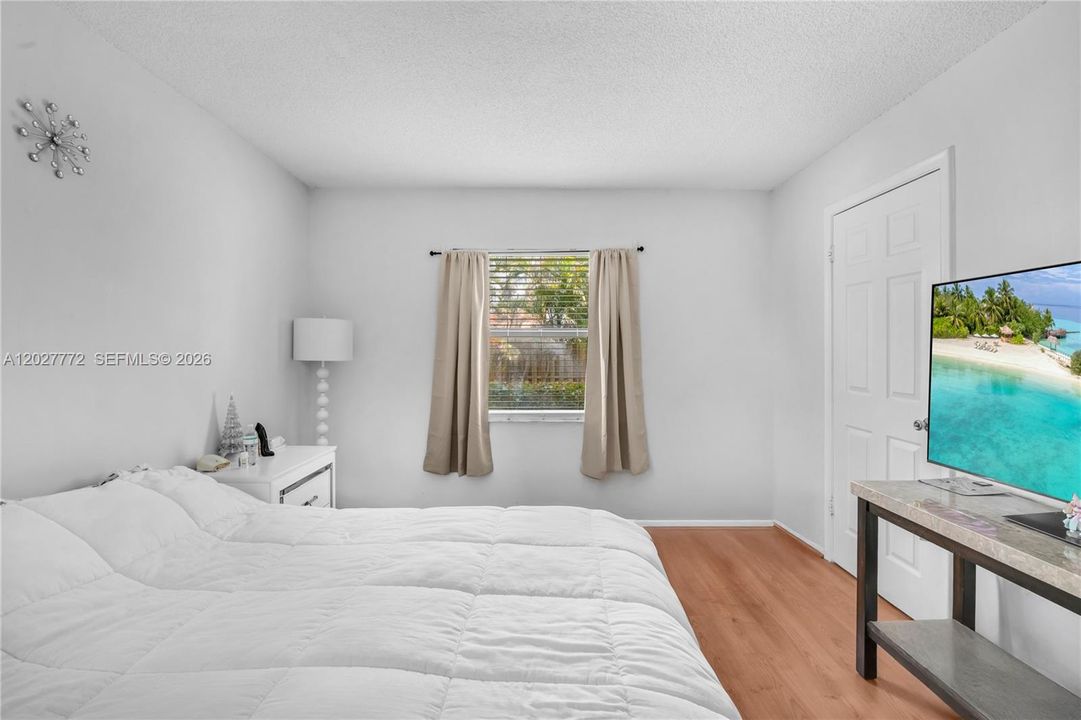 Activo con contrato: $255,000 (2 camas, 2 baños, 787 Pies cuadrados)