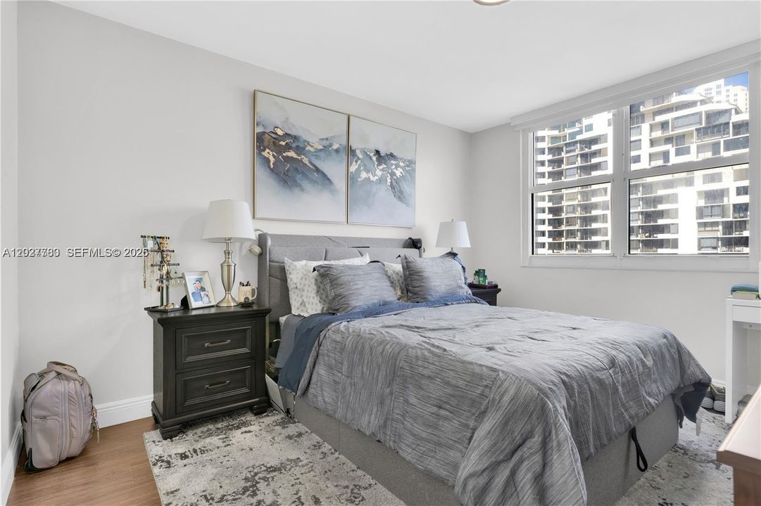 For Rent: $3,699 (2 beds, 2 baths, 985 Square Feet)