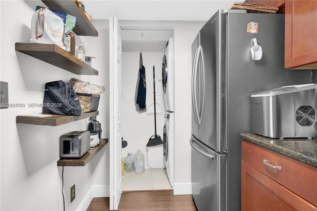 For Rent: $3,699 (2 beds, 2 baths, 985 Square Feet)