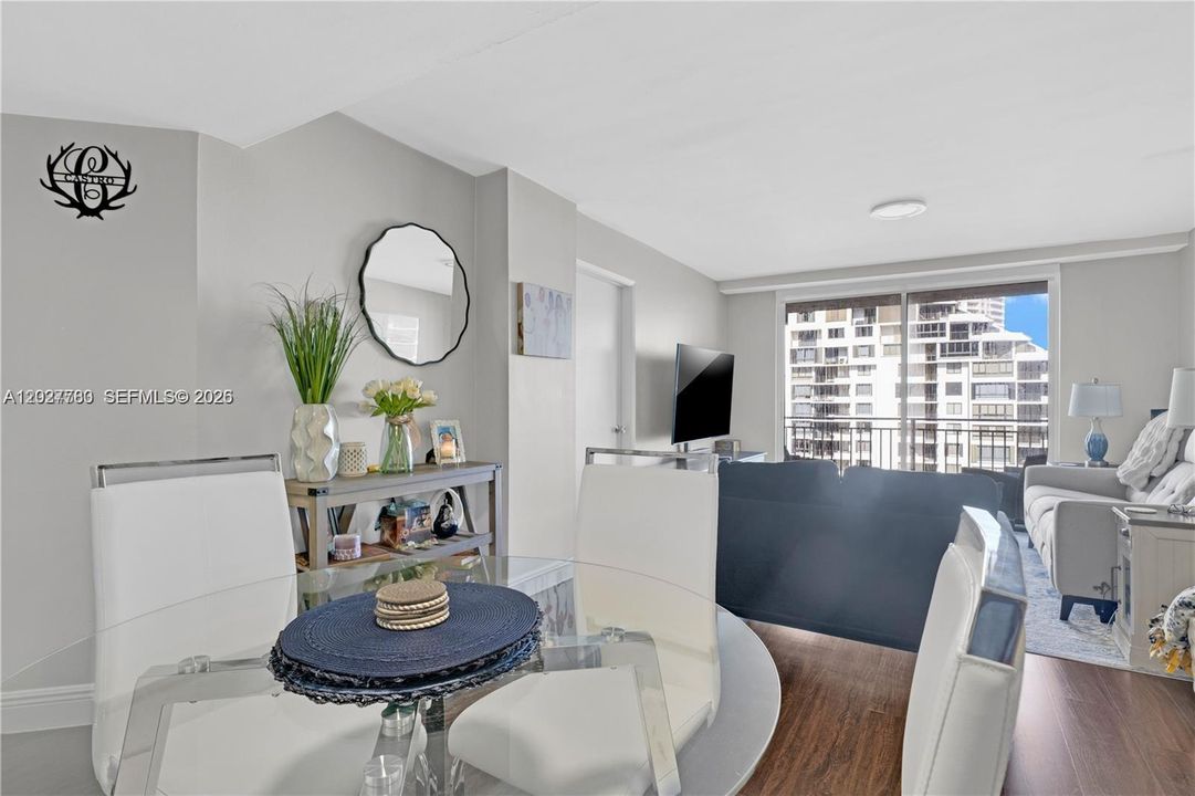 For Rent: $3,699 (2 beds, 2 baths, 985 Square Feet)