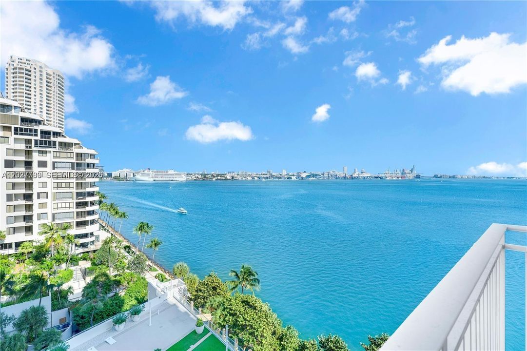 For Rent: $3,699 (2 beds, 2 baths, 985 Square Feet)