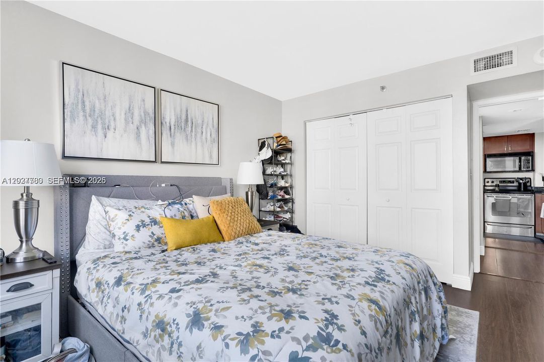 For Rent: $3,699 (2 beds, 2 baths, 985 Square Feet)