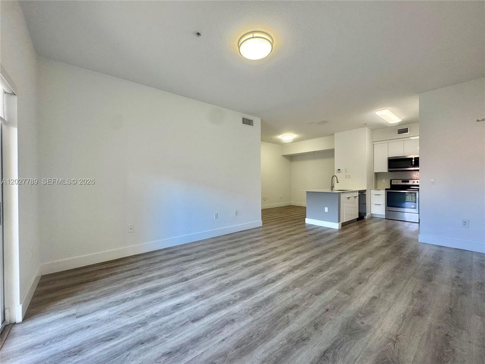 For Rent: $2,500 (2 beds, 2 baths, 910 Square Feet)