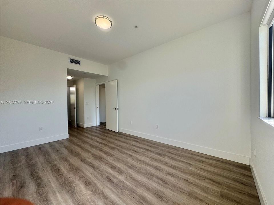 For Rent: $2,500 (2 beds, 2 baths, 910 Square Feet)