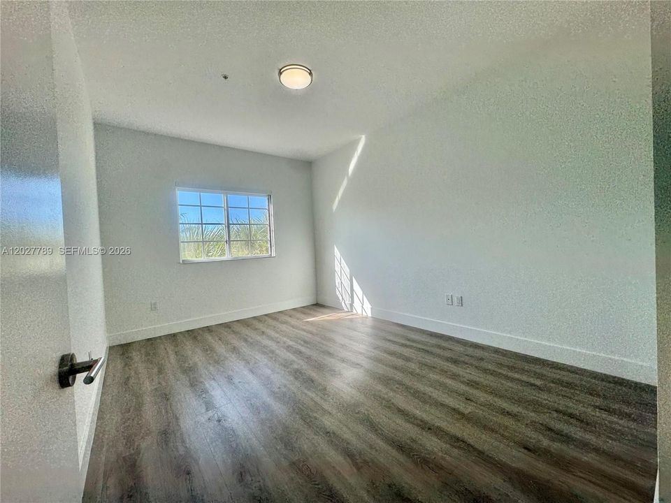 For Rent: $2,500 (2 beds, 2 baths, 910 Square Feet)
