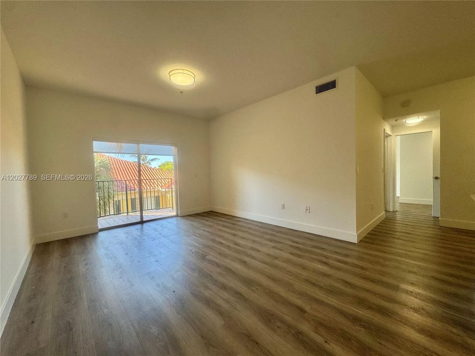 For Rent: $2,500 (2 beds, 2 baths, 910 Square Feet)