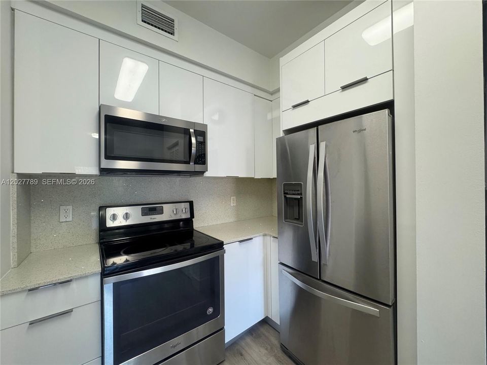 For Rent: $2,500 (2 beds, 2 baths, 910 Square Feet)