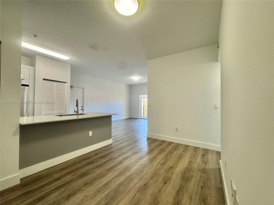 For Rent: $2,500 (2 beds, 2 baths, 910 Square Feet)