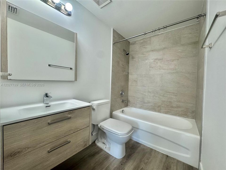 For Rent: $2,500 (2 beds, 2 baths, 910 Square Feet)