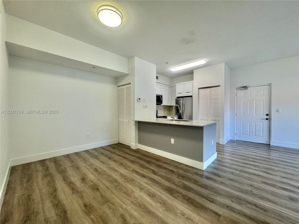 For Rent: $2,500 (2 beds, 2 baths, 910 Square Feet)