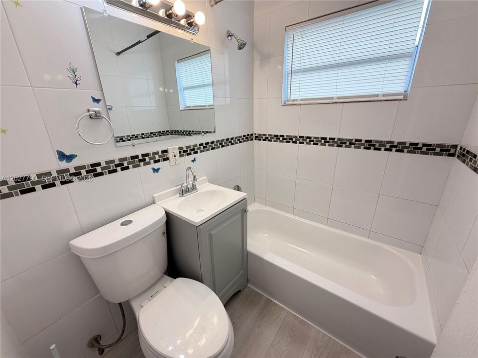 For Rent: $1,600 (2 beds, 1 baths, 700 Square Feet)