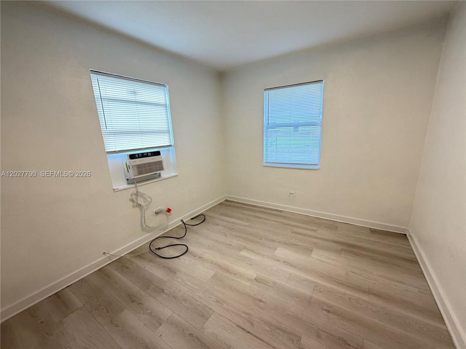 For Rent: $1,600 (2 beds, 1 baths, 700 Square Feet)