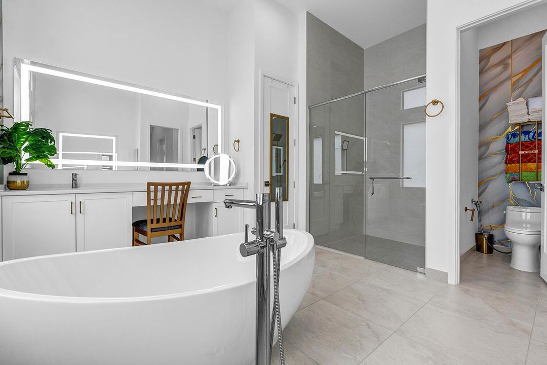 MasterBathroom3