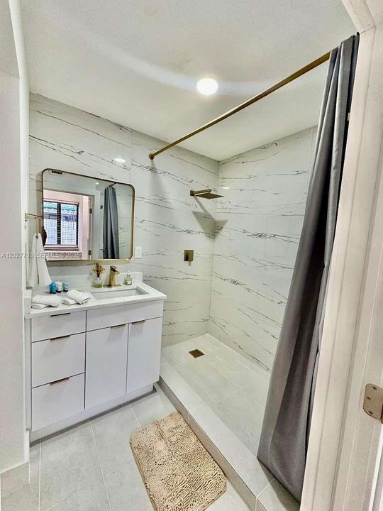В аренду: $7,500 (4 спален, 2 ванн, 1625 Квадратных фут)