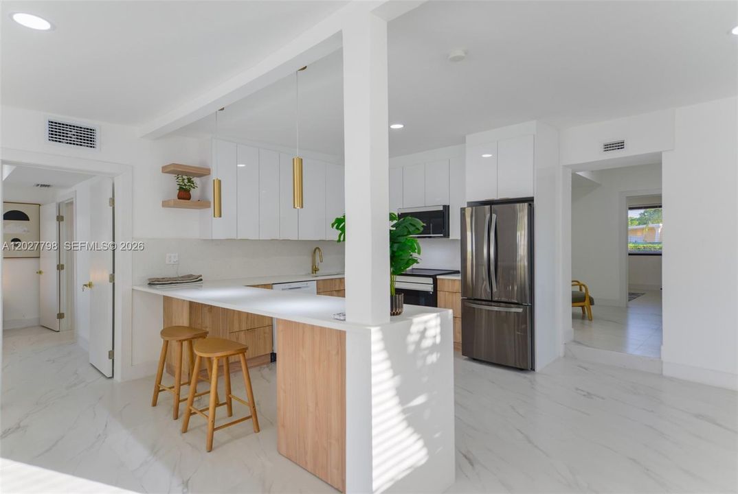 В аренду: $7,500 (4 спален, 2 ванн, 1625 Квадратных фут)