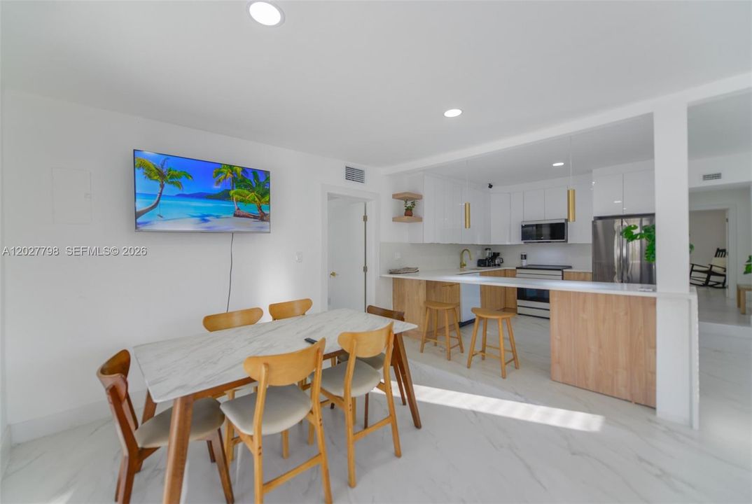 В аренду: $7,500 (4 спален, 2 ванн, 1625 Квадратных фут)