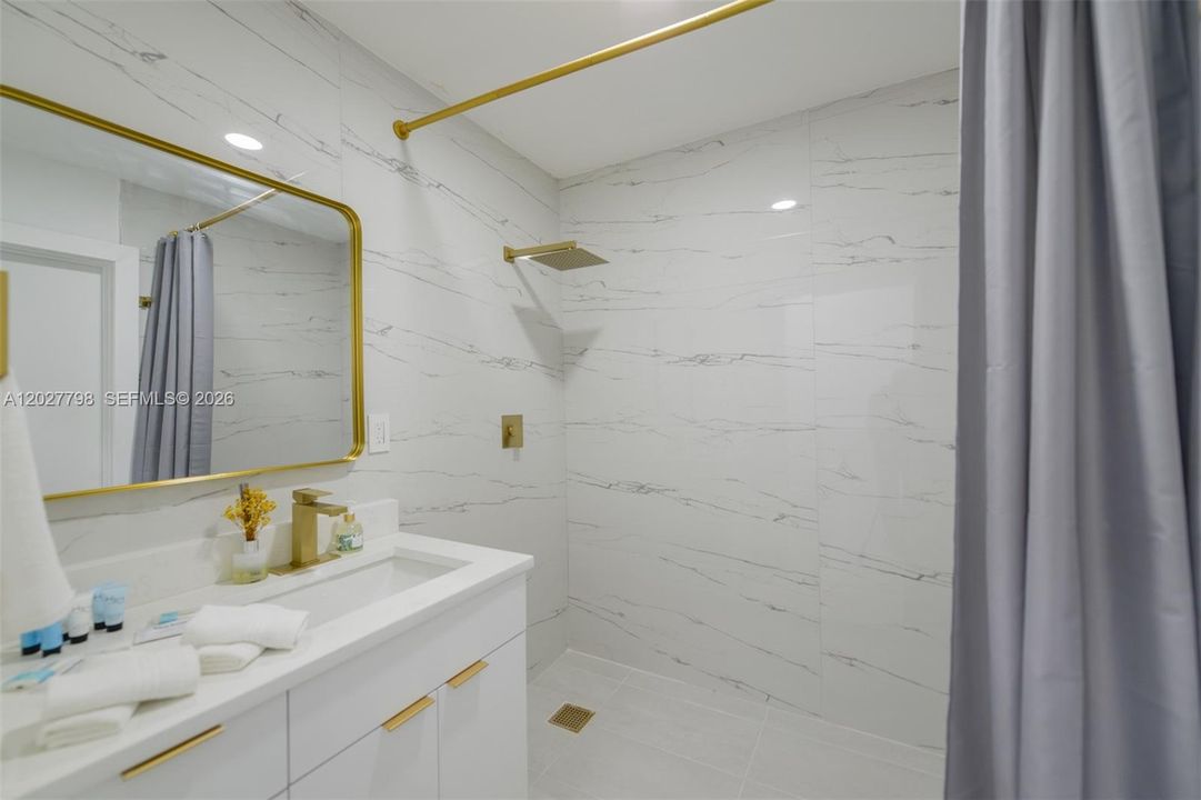В аренду: $7,500 (4 спален, 2 ванн, 1625 Квадратных фут)